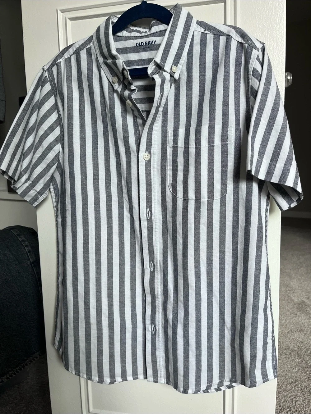 Old Navy Men’s Short-Sleeve Vertical Stripe Button-Down in Navy and White